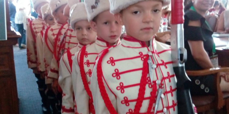 Училищата ни зад граница – национална кауза