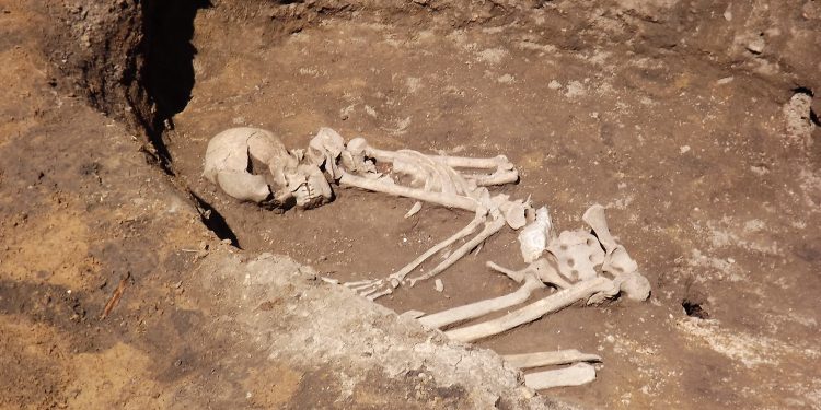 Следите продължават