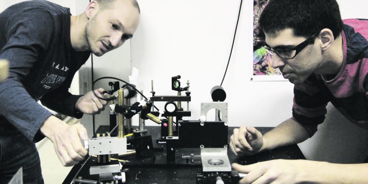 Постепенно се изравнява броят на мъжете и жените сред учените изследователи у нас