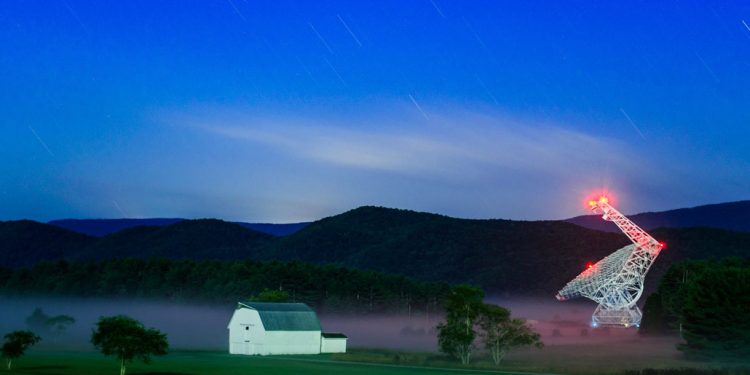 Молекули с въглероден пръстен в Космоса
