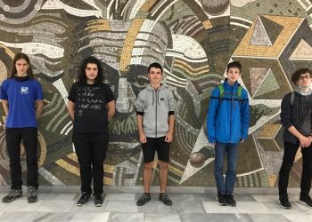 2 златни и 3 бронзови медала по физика