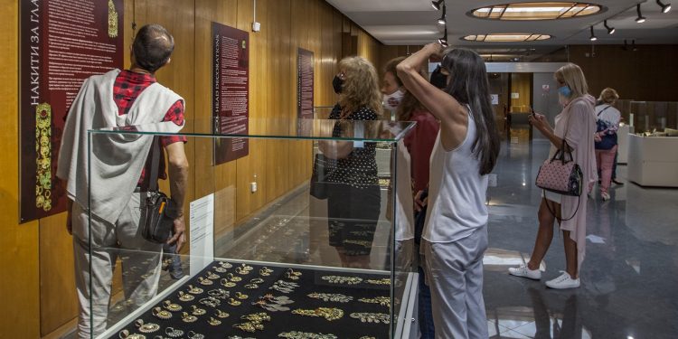 Скритите символи  в старите накити