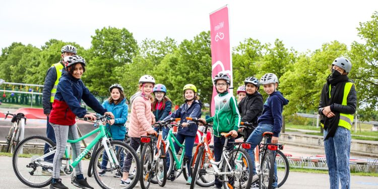 Безплатно учат 126 000 австрийчета да карат колело