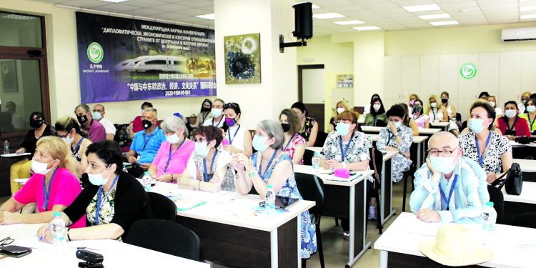 Педагози от неделни училища обменят добри практики в Търново