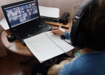 Всички ученици и учители с интернет