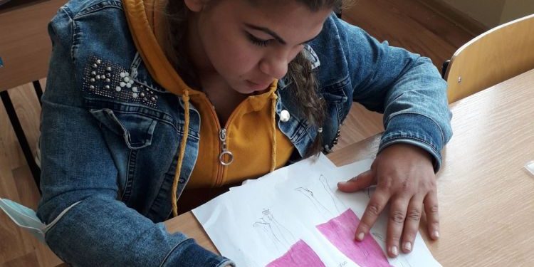 Бъдещите текстилни кадри се обучават дуално