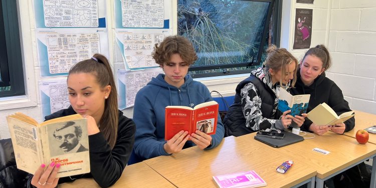 Какво е да си доброволец в училище в чужбина*