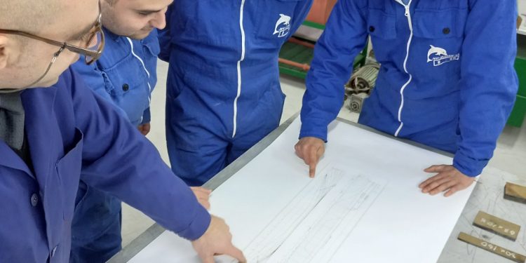 В Белослав правят макет на кораб