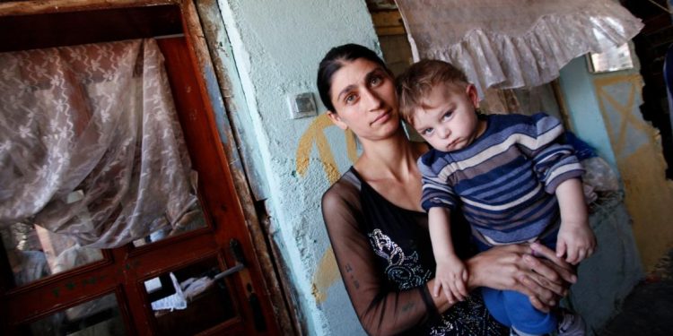 Едно от всеки три деца в България живее в риск от бедност или социално изключване