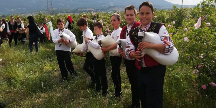 Наследник на вековни просветни традиции