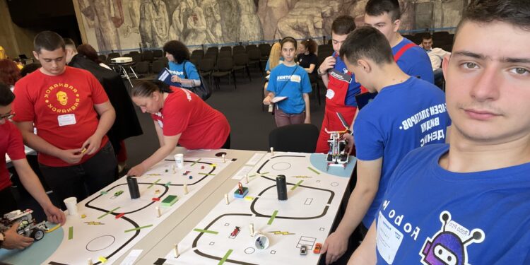 Два видински отбора – шампиони по роботика