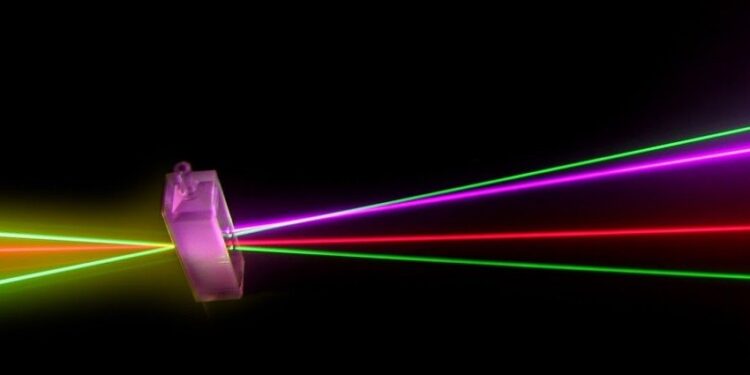 Наши учени разработват управляем лазерен термоядрен синтез