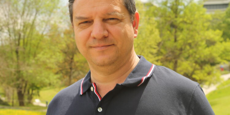 Тъмната енергия запълва цялата Вселена