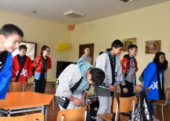 Да приготвиш обенто, да засадиш сакура