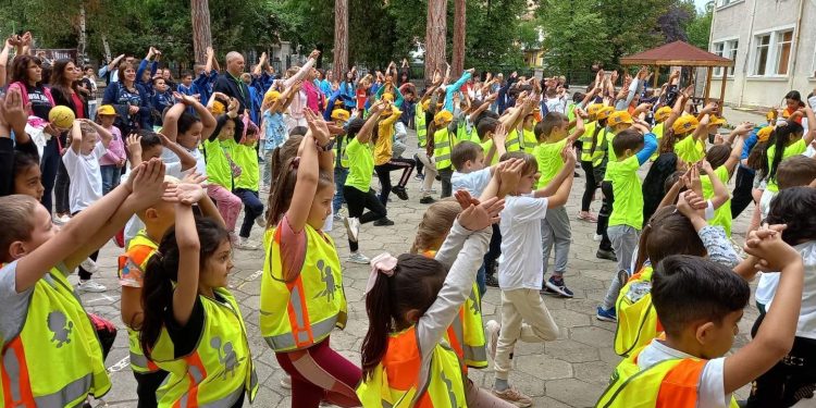 ОУ „Проф. Марин Дринов“ в Кюстендил с нова спортна площадка