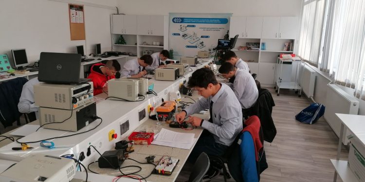 Създават се 20 секторни съвета на уменията