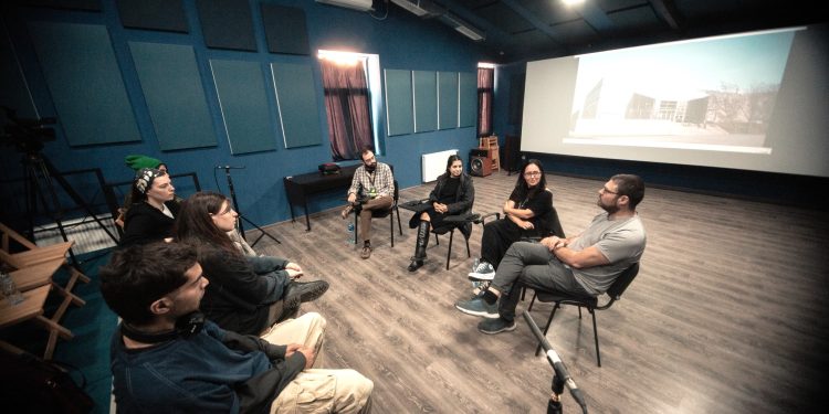 С Кавказ в далечината