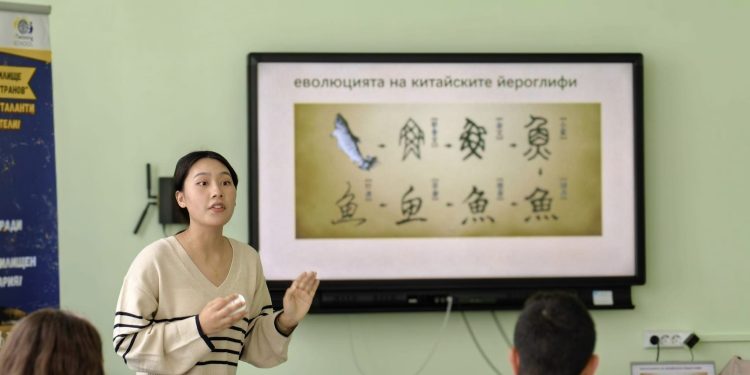 Безплатни уроци по китайски в свищовски училища