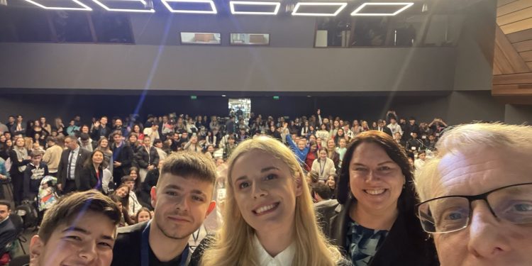 Младежи питат за образованието