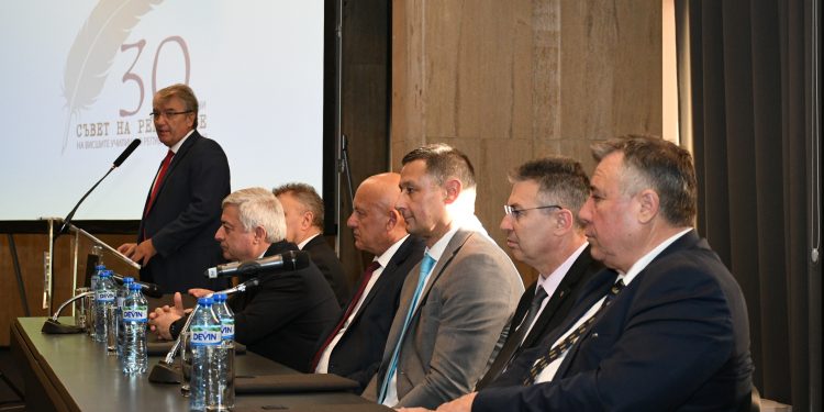 Ректорите настояват за нов модел на финансиране