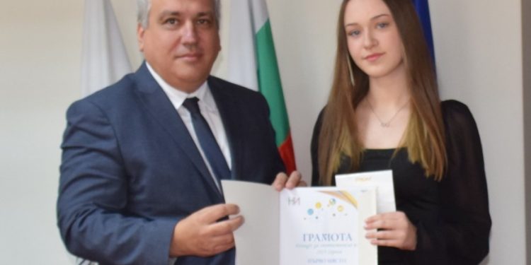 Възпитаничка  на СУ „Иван Вазов“  в Поморие с приз  за статистическо есе