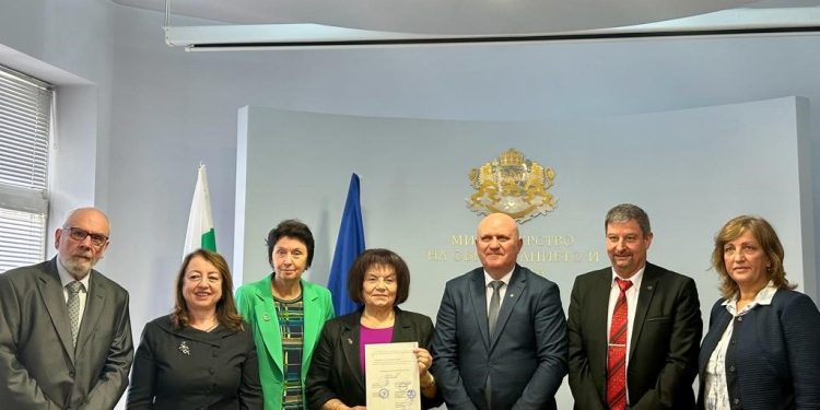 Учителските заплати се увеличават с 8,4%