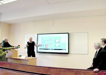 Модерни интерактивни дисплеи в русенската Алма матер