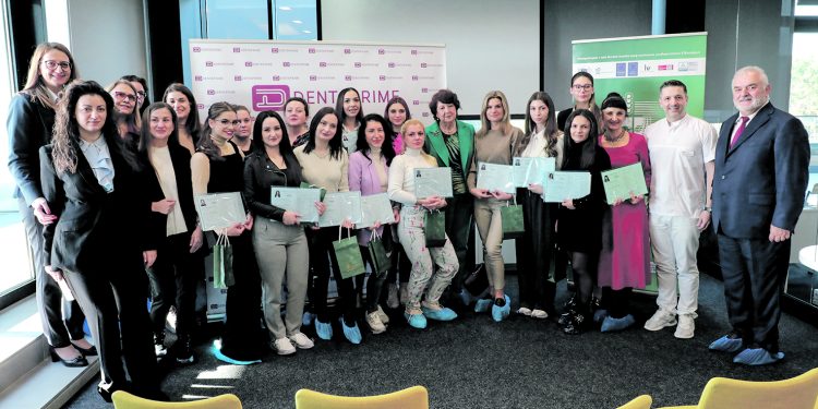 Дипломира се първият випуск асистенти на лекари по дентална медицина във Варна