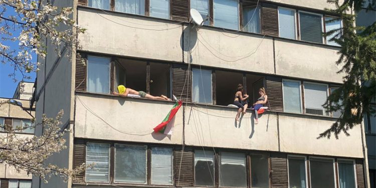 Удължиха три програми за сградния фонд в образованието