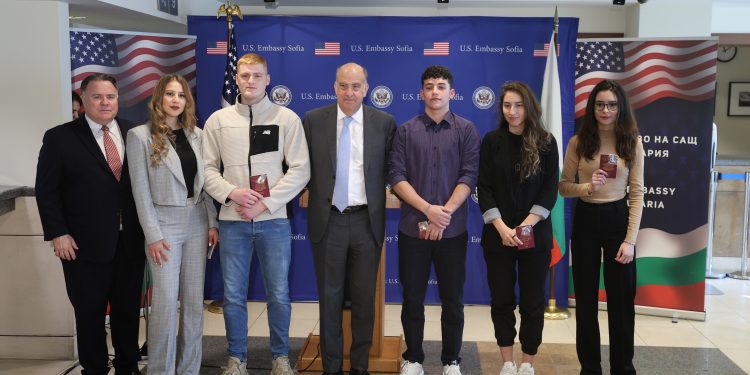 Над 120 000 български студенти са участвали в програмата „Работа и пътуване в САЩ“ от 2000 г.