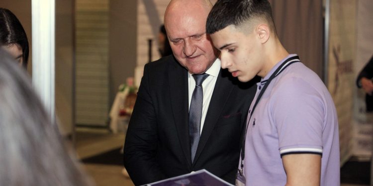 Над 156 000 ученици у нас се обучават в професионални паралелки