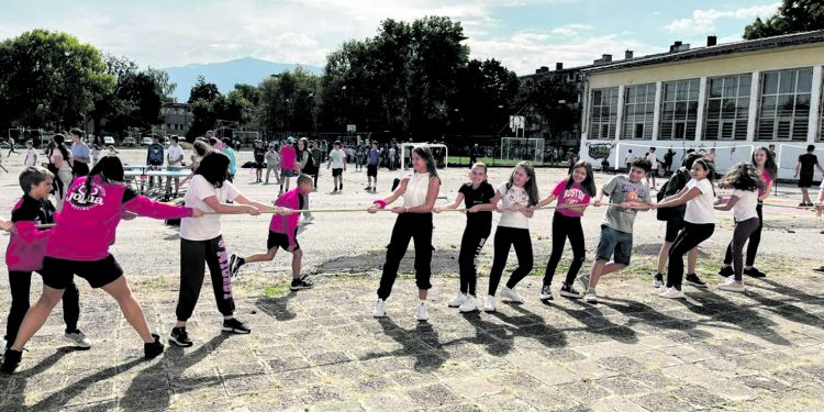 Със спорт и езици заедно успяват в 17. СУ „Дамян Груев“