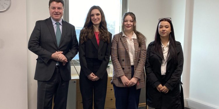 Три победителки в инициативата на британското посолство „Посланик за един ден“