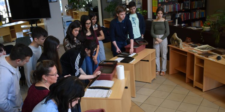 ХТМУ с нова специалност – „Индустриална фармация“