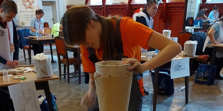 Ученици от Русе и Елин Пелин са победители в състезанието „Най-добър млад керамик“