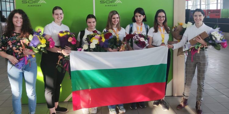 Три медала за България от Европейската олимпиада по математика за момичета