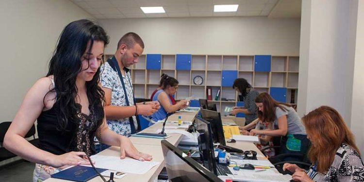 Приемат повече студенти държавна поръчка
