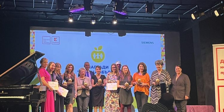 Отличия за героите