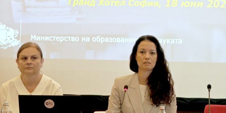 68% от българските ученици чувстват подкрепа от учителите да мислят творчески