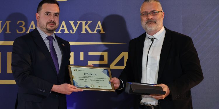 Как се преподава физика на жестов език