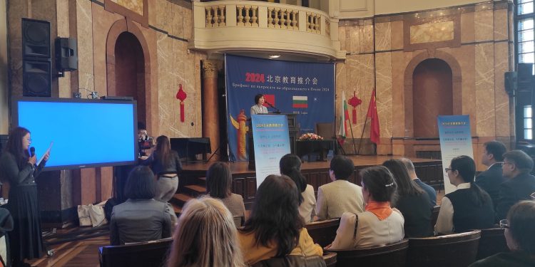 Представиха възможностите за обучение в Пекин