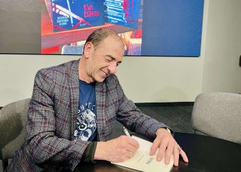 Актьорът Димитър Маринов и НИОН „Аз-буки“ представиха общия си проект – книгите „Към сцената“ и „Към екрана“