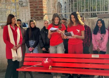 Червена пейка срещу насилието над жени в пловдивски училища