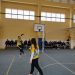 Ученици във физкултурен салон