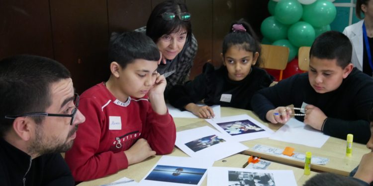 Нова програма за обучение по гражданско образование чрез визуални изкуства бе създадена в рамките на Лабораторията за иновации, свързана с образователната интеграция и гражданското образование. Домакин на инициативата е Обединено училище "Неофит Рилски" в село Дерманци, което работи в партньорство с още 10 училища от страната