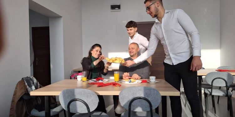 Хотел в училищния двор