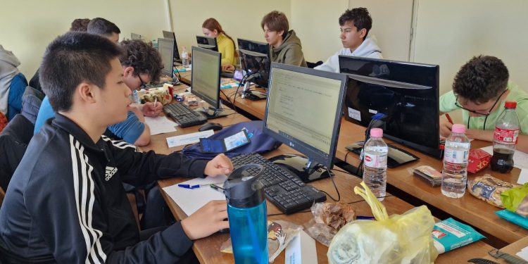 50 медала за наши информатици