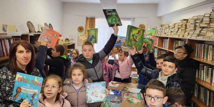 Над 15 000 деца откриха любима книга, прочетена от знакови лица