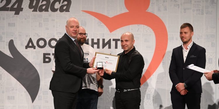 Учителят, който иска да помага на хората