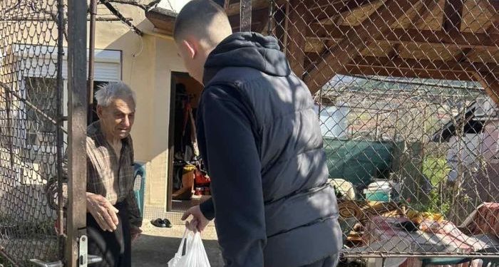 Ученици от Кюстендил с кампания за възрастните хора